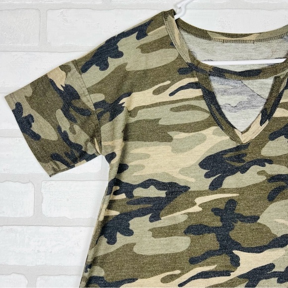 Cute Camo Tee with Keyhole Front and Oversized Comfy Fit Size S/M - Picture 5 of 8